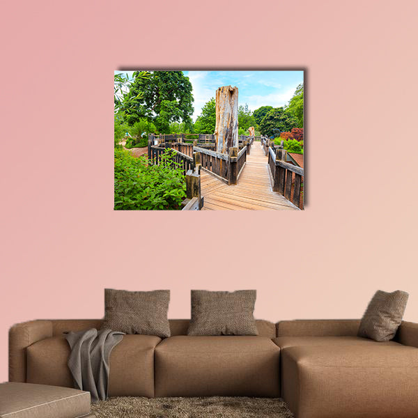 The Diana, Princess of Wales Memorial Playground is a memorial wall art