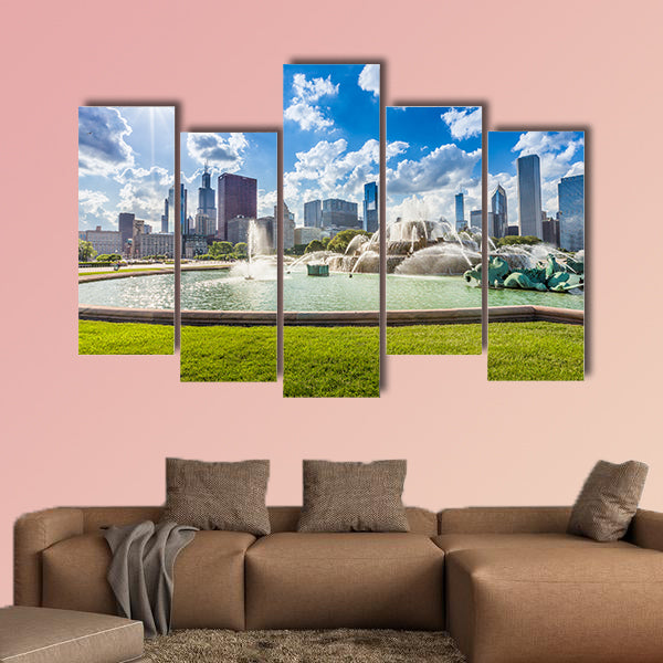 Buckingham fountain and Chicago downtown skyline Multi panel wall art