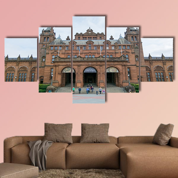 People walking in front of Kelvingrove Art Gallery and Museum in Glasgow